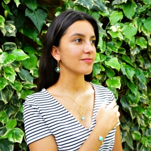 Boucles D'oreilles Longues Dorées Avec Perle Verte Claire - Pendantes à Clous - Neuves